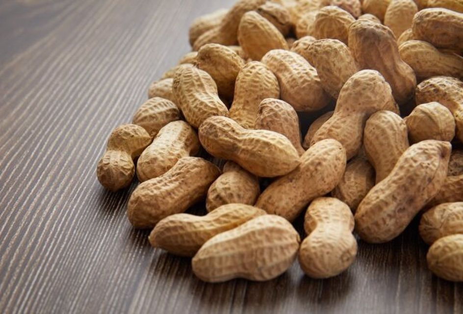 A pile of peanuts in shells