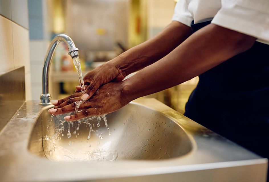 A chef washing his hands